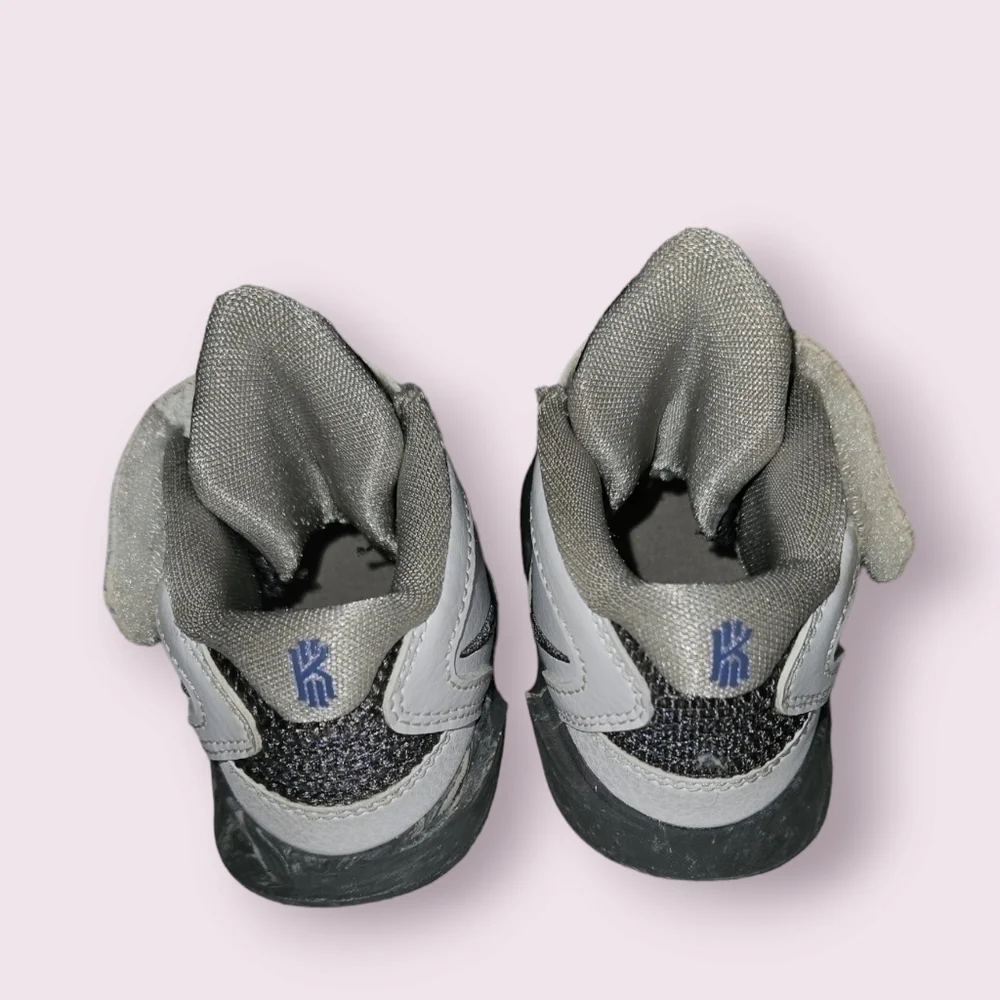 Nike Kyrie 8 Sneakers boys 5C White Iron Grey-Light Marine
